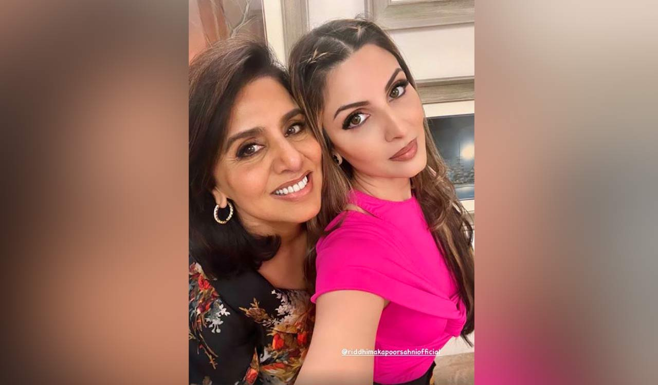 Neetu Kapoor sings ‘Aap Jaisa Koi’ with daughter Riddhima Kapoor on  the occasion of her daughter’s  birthday